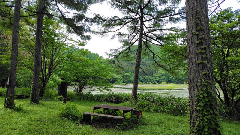 大峰沼から大峰山と吾妻耶山