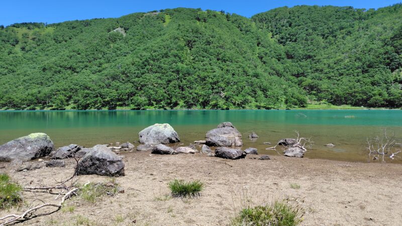 菅沼登山口から五色沼と金精山