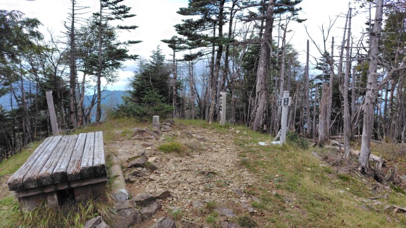 雁坂峠と雁坂嶺